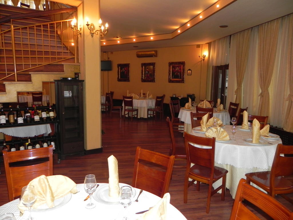 Hestia Hotel Calarasi  Esterno foto